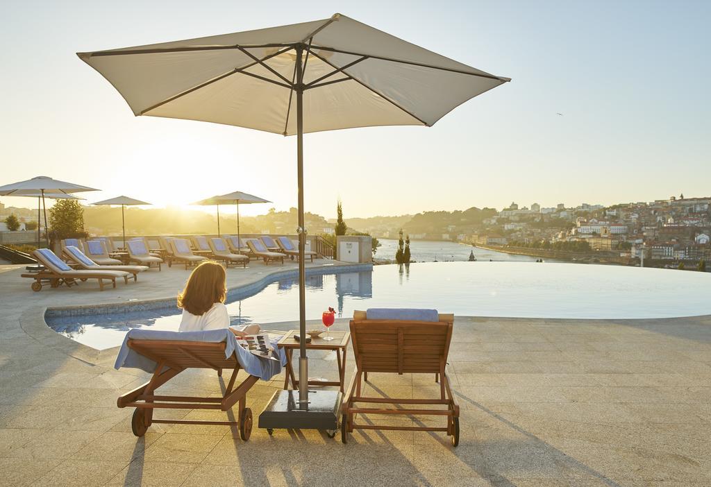 The Yeatman Otel Vila Nova de Gaia Dış mekan fotoğraf The pool at the Four Seasons Hotel